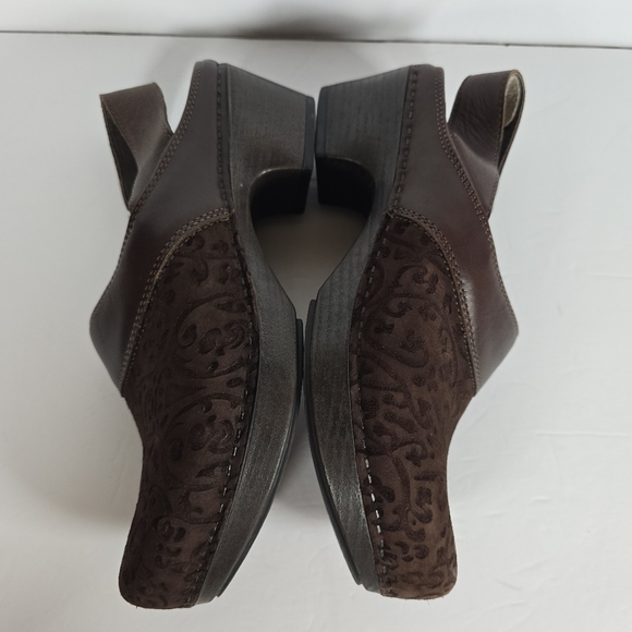Dansko Prima Brown Embossed Floral Suede Mules/Clogs EU40 US9/9.5 - Picture 12 of 14